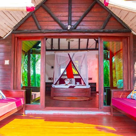 Ampazony Oasis Lodge Махаянга Екстериор снимка