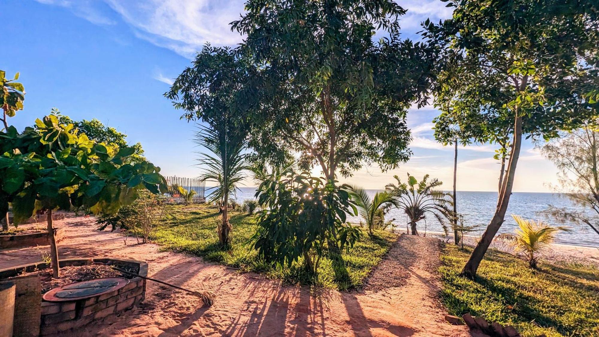 Ampazony Oasis Lodge Махаянга Екстериор снимка