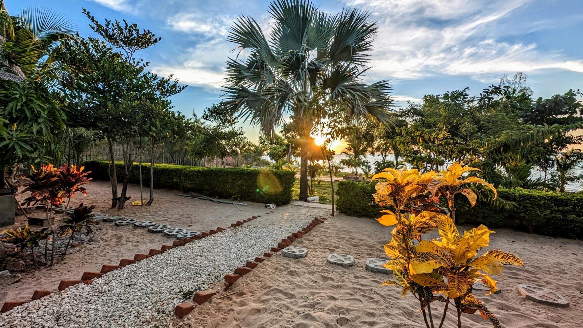 Ampazony Oasis Lodge Махаянга Екстериор снимка
