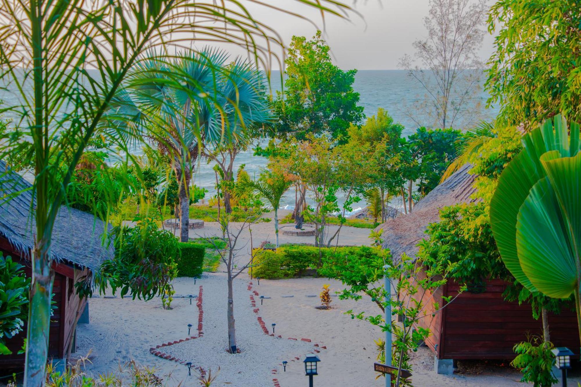 Ampazony Oasis Lodge Махаянга Екстериор снимка