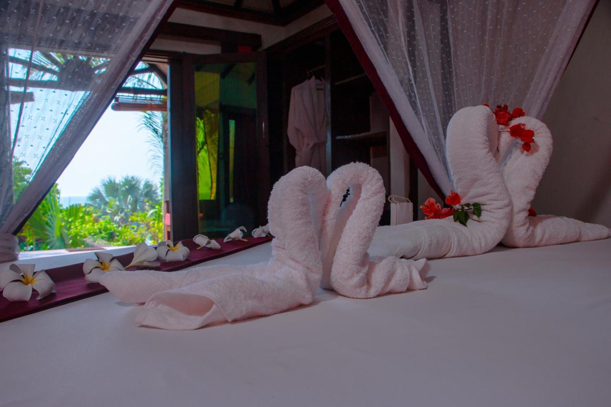 Ampazony Oasis Lodge Махаянга Екстериор снимка