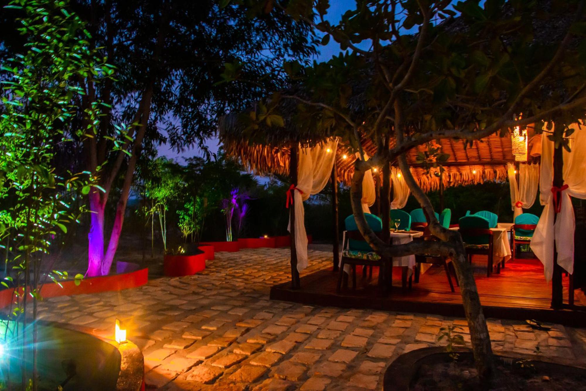Ampazony Oasis Lodge Махаянга Екстериор снимка