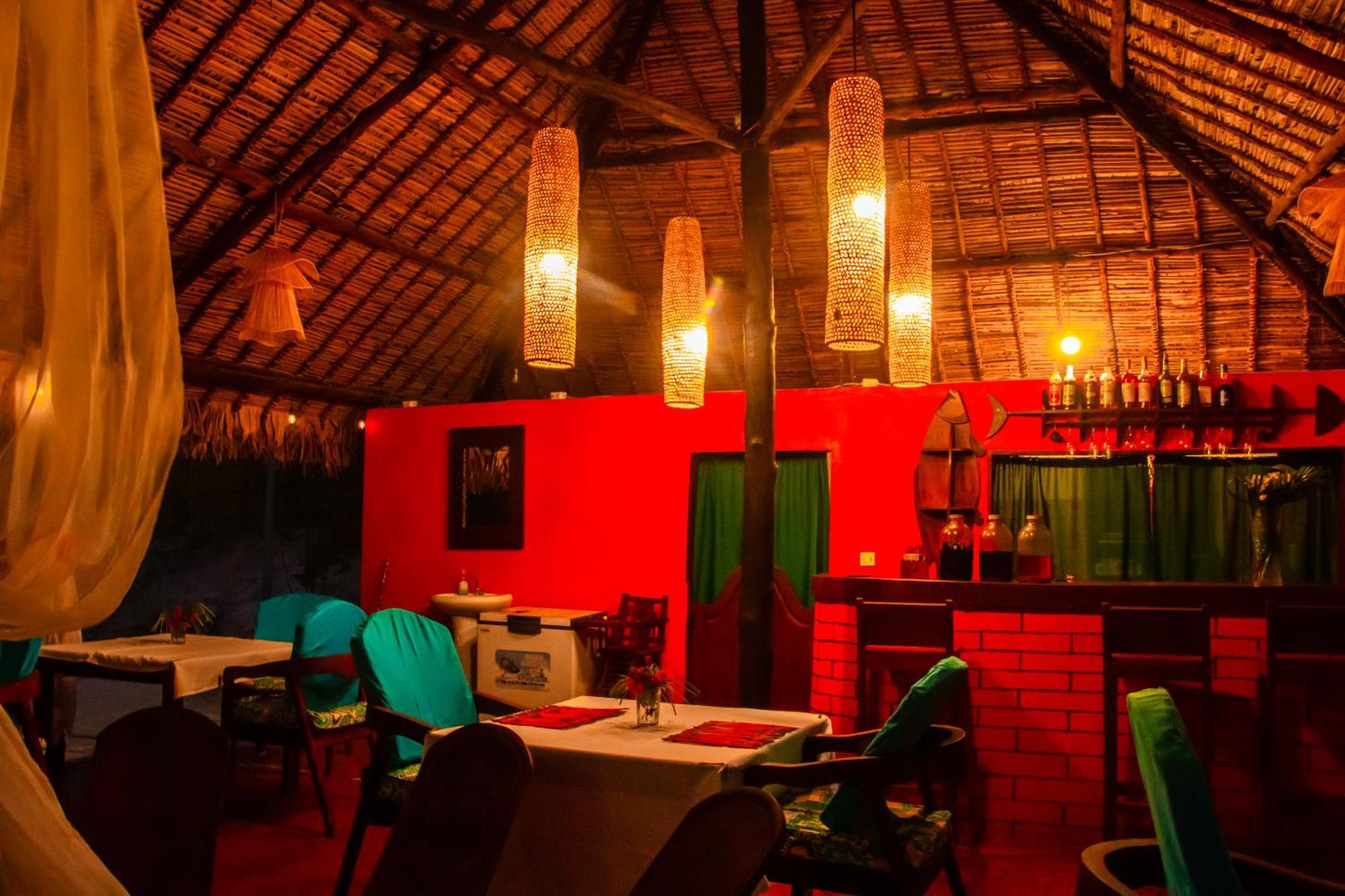 Ampazony Oasis Lodge Махаянга Екстериор снимка