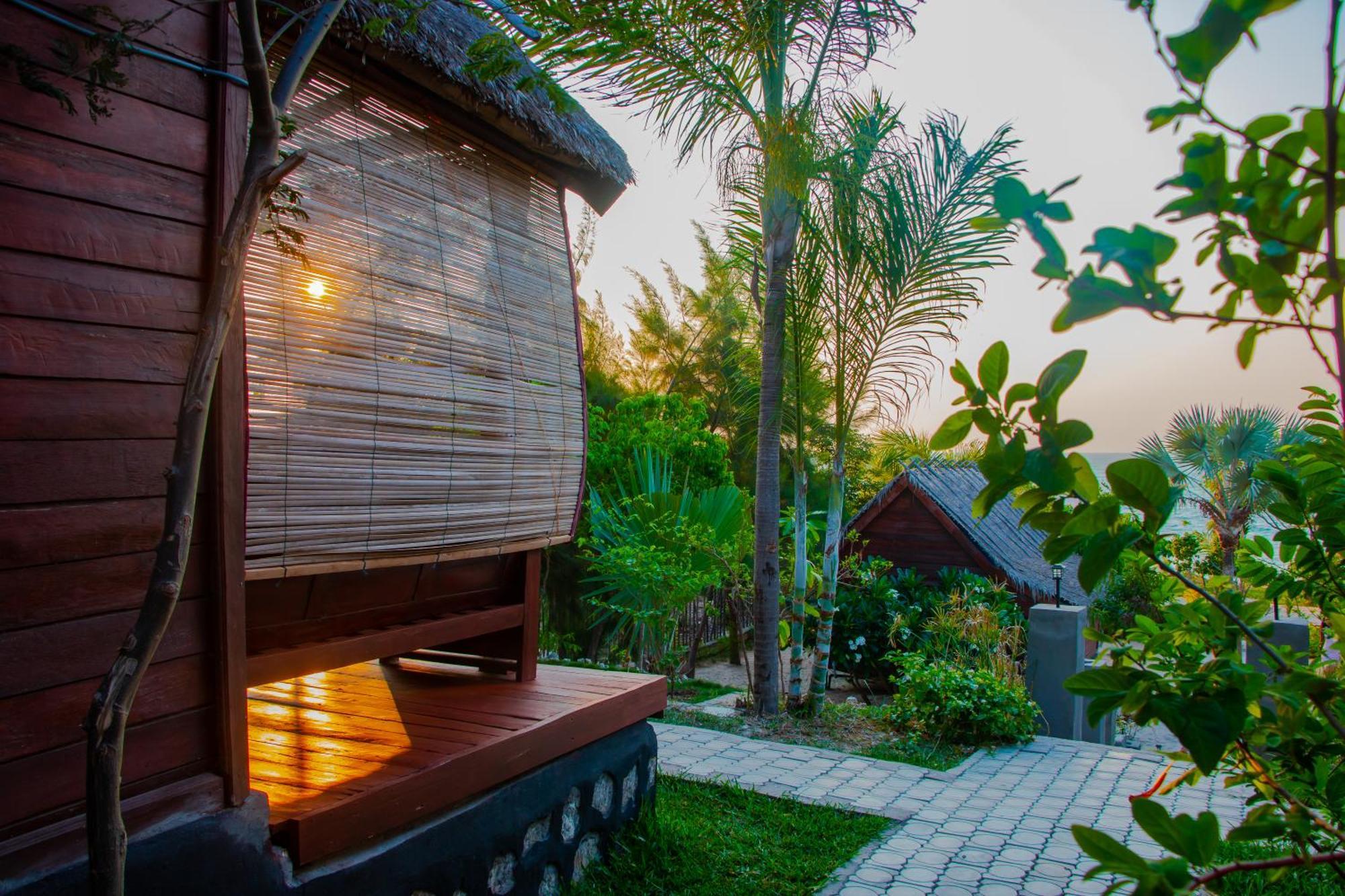 Ampazony Oasis Lodge Махаянга Екстериор снимка