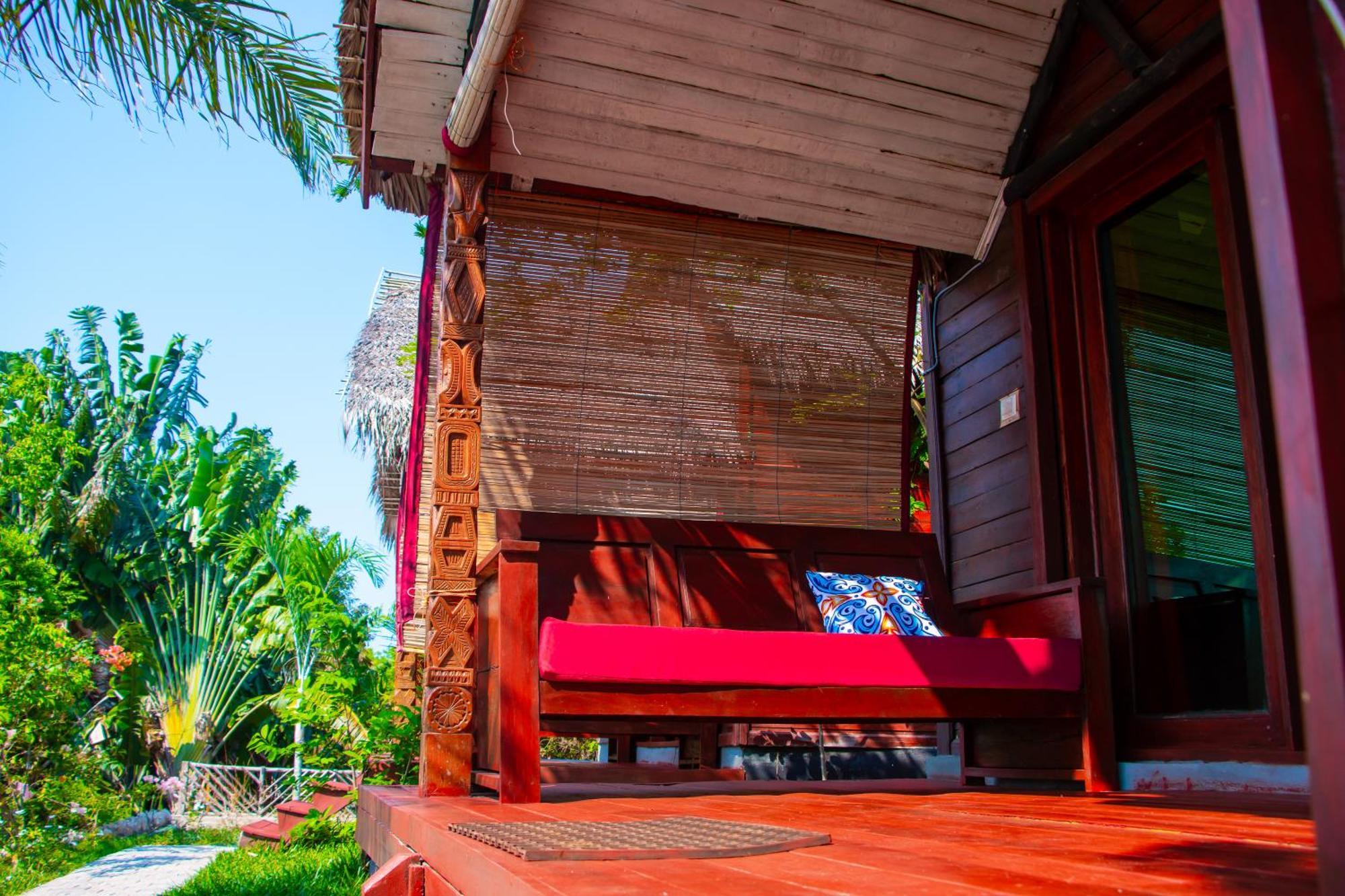 Ampazony Oasis Lodge Махаянга Екстериор снимка