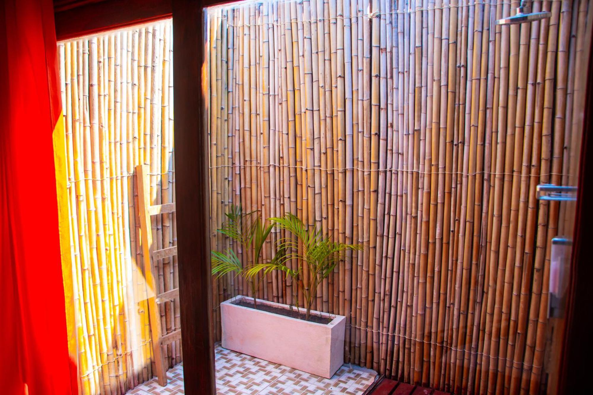 Ampazony Oasis Lodge Махаянга Екстериор снимка