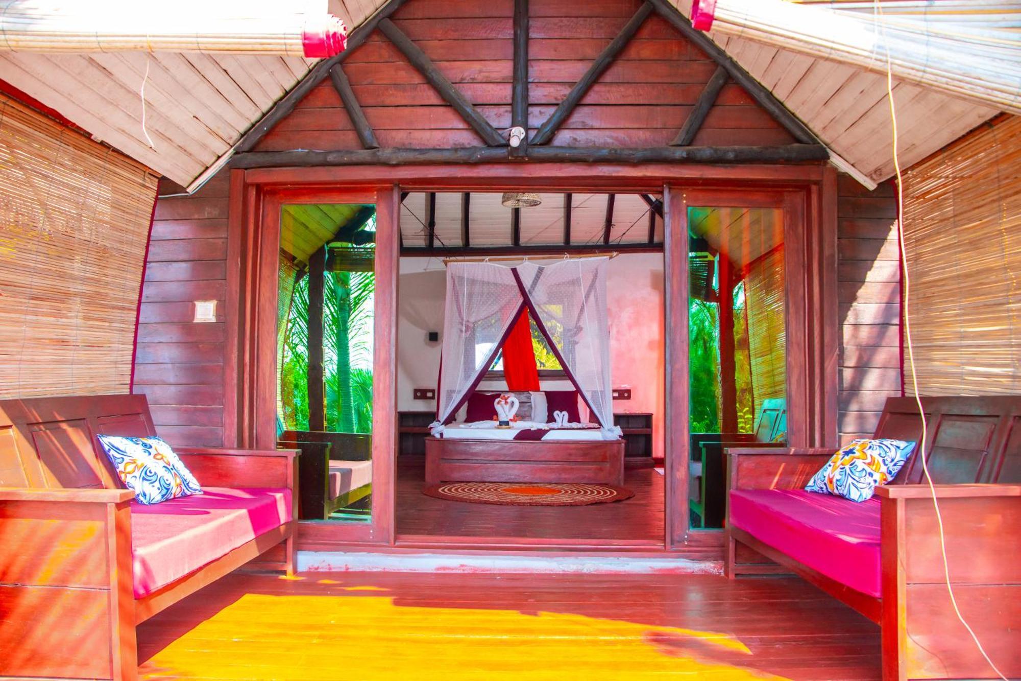 Ampazony Oasis Lodge Махаянга Екстериор снимка